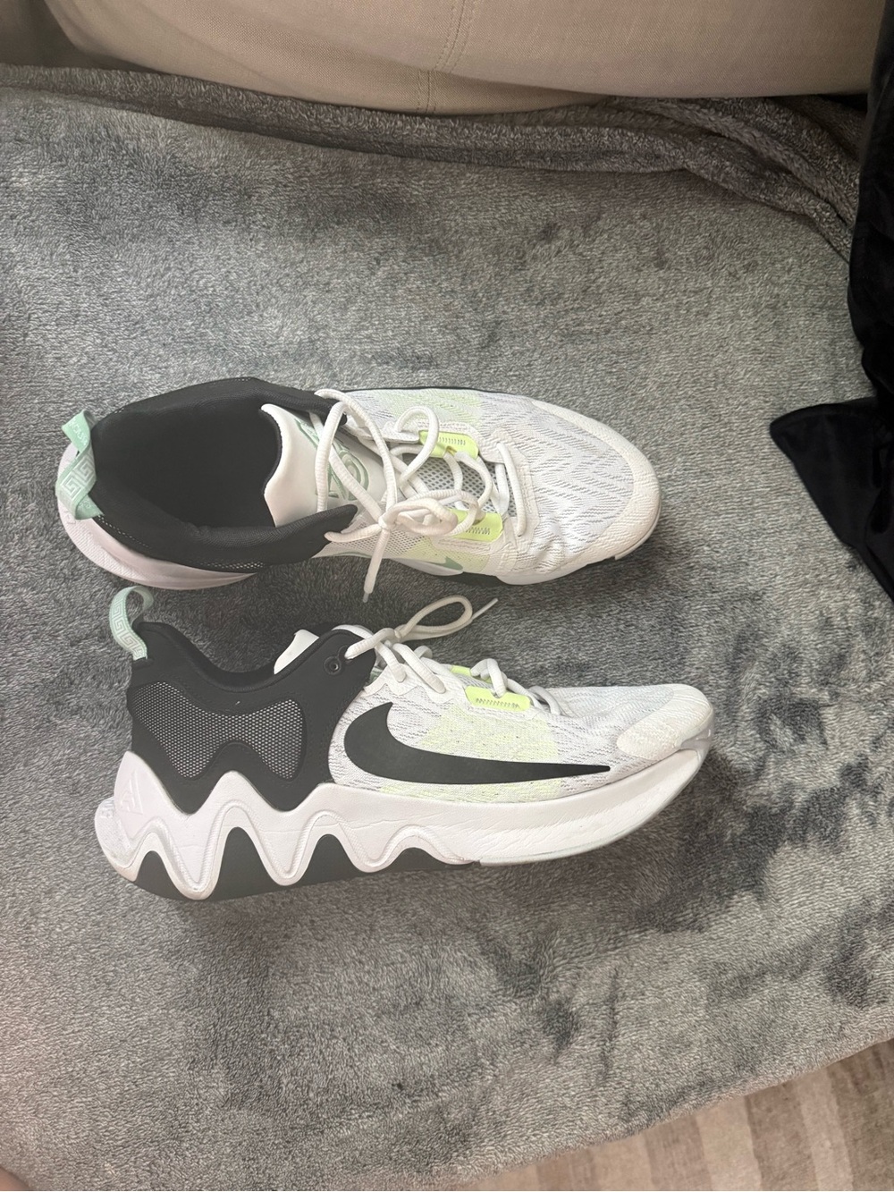 Nike Giannis Immortality 2 Mens Shoes Size 15, Color: White/ Black/Barely Volt - Picture 3 of 3